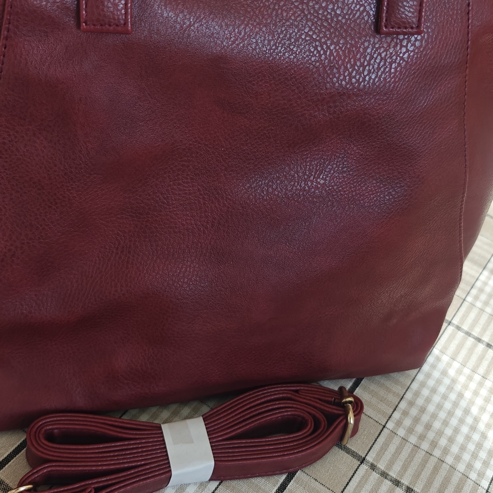 Elegant Burgundy Leather Tote Bag - Picture 16 of 16
